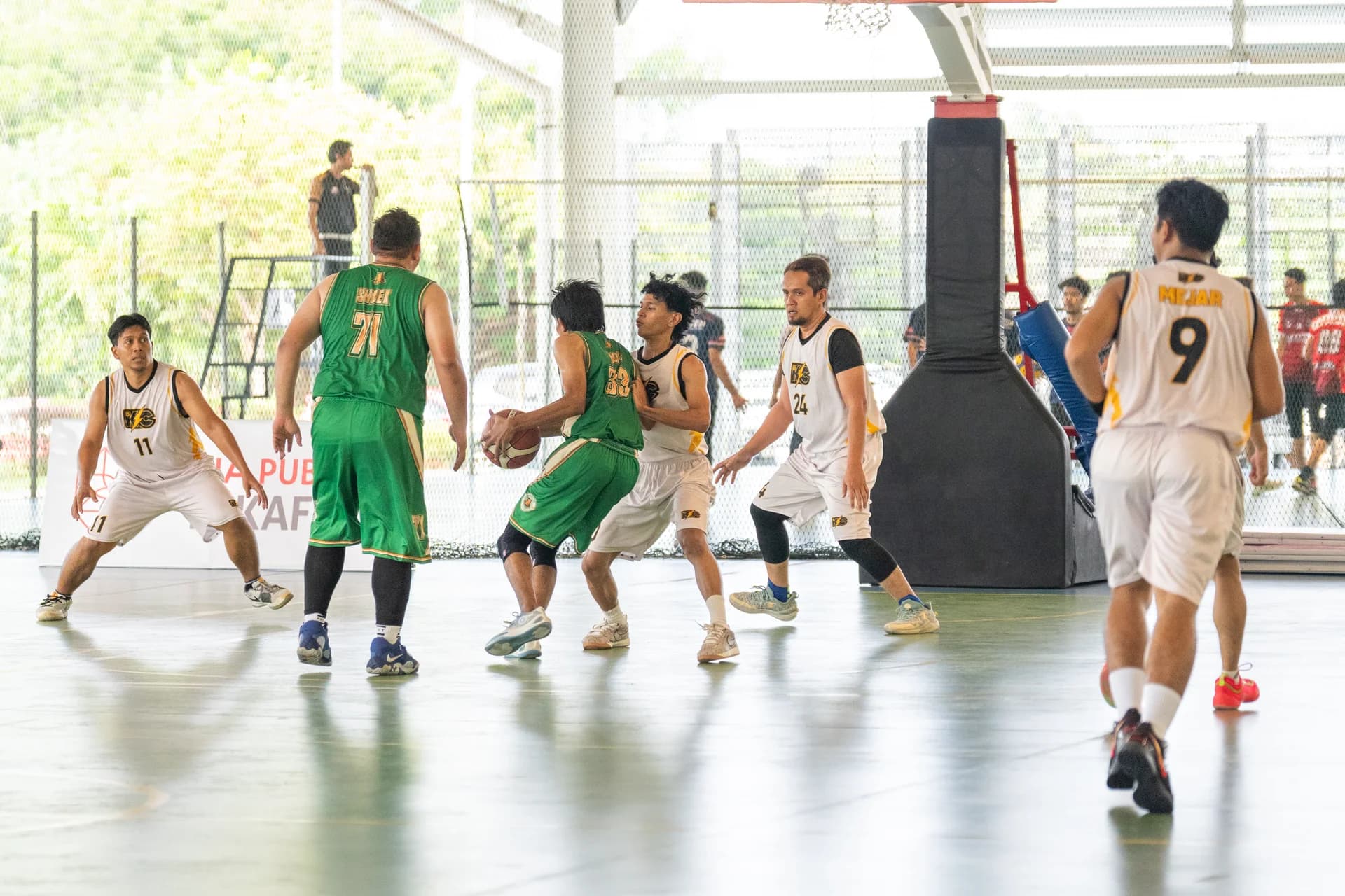 Thunder Dominate Capybaras in Decisive Victory at Arena Sukan