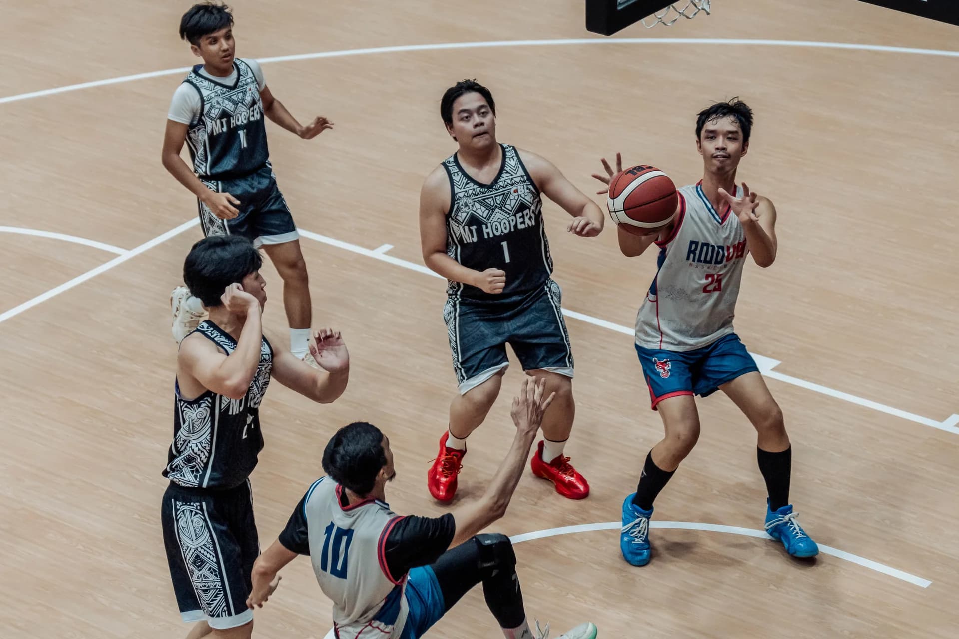 Main Je Hoopers Mount Massive Third-Quarter Comeback to Edge Roodvos Ace